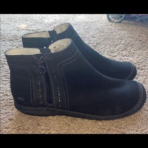 JBU Booties 9M
